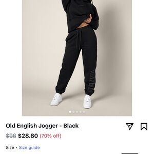 Unlabeled old English jogger - black